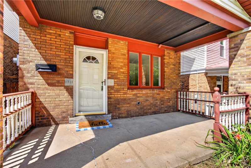 1711 Amanda St — photo 2
