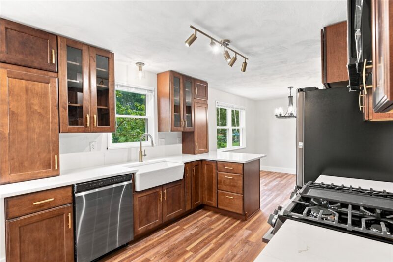 107 Colonial Way — photo 3