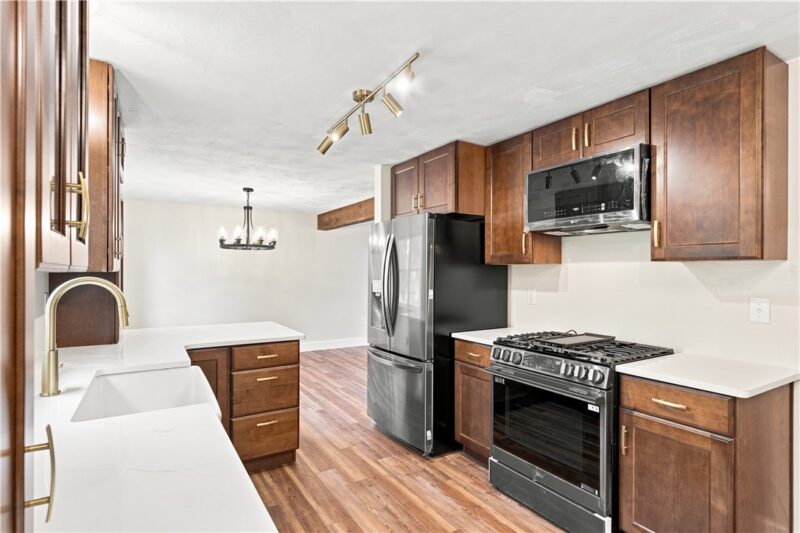 107 Colonial Way — photo 4