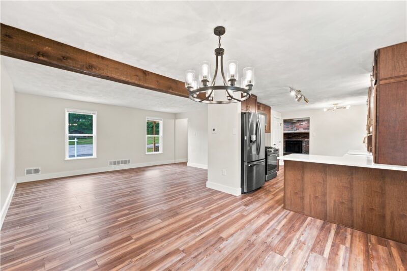 107 Colonial Way — photo 6