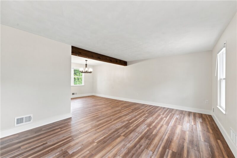 107 Colonial Way — photo 8