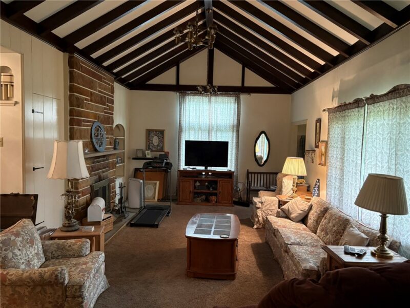 525 Riverview Dr — photo 4