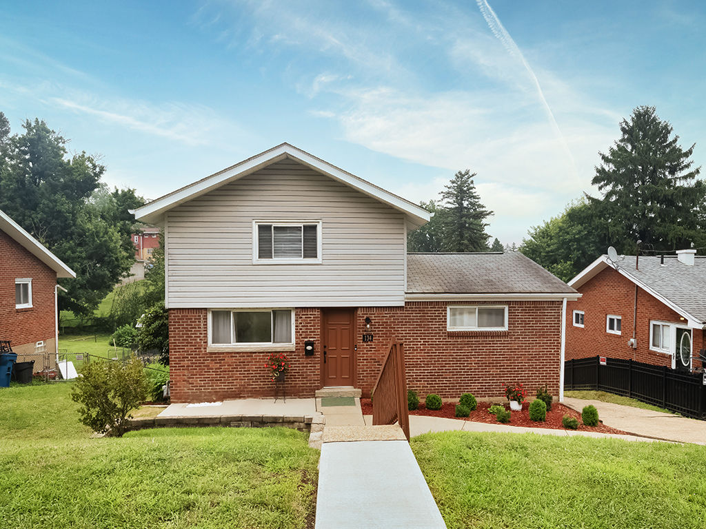 134 Queenston DRIVE — photo 1