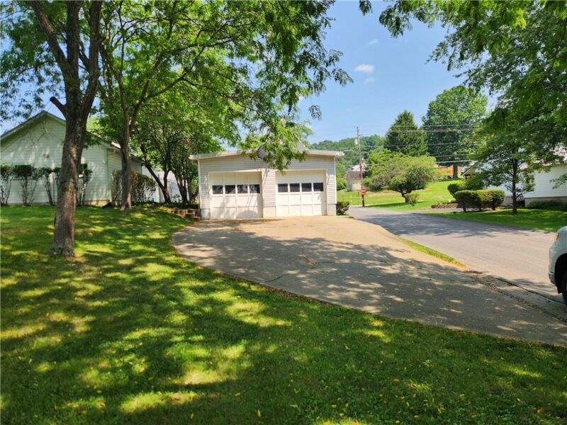 798 Race St — photo 4