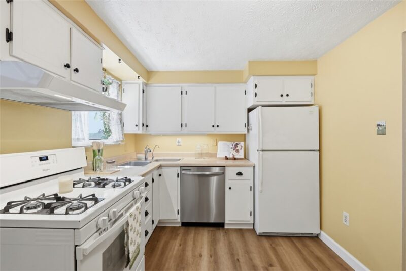 1611 Trinity Street — photo 7