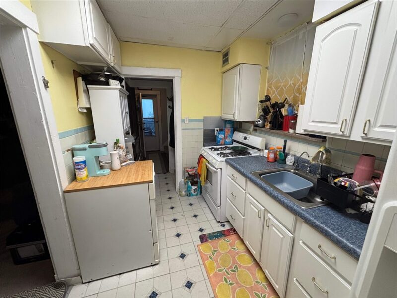 3476 Webster Ave — photo 4