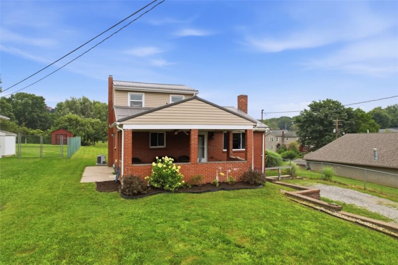 561 Burgley Ave — photo 2