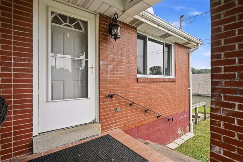 561 Burgley Ave — photo 6