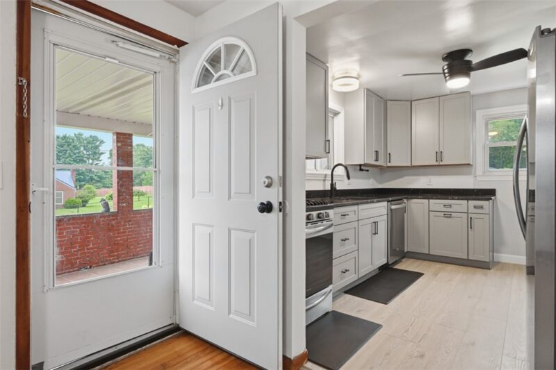 561 Burgley Ave — photo 7