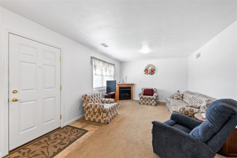 27 Mannina Avenue — photo 2