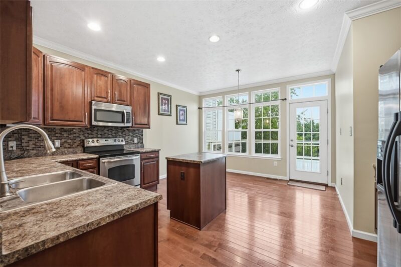 5758 Montville Dr — photo 8
