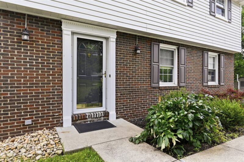 1446 Balsam Dr — photo 2