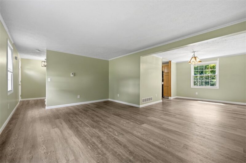 1446 Balsam Dr — photo 3