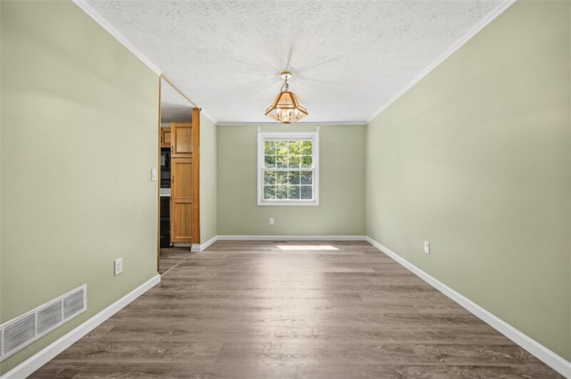 1446 Balsam Dr — photo 6
