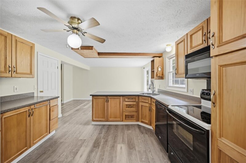 1446 Balsam Dr — photo 8