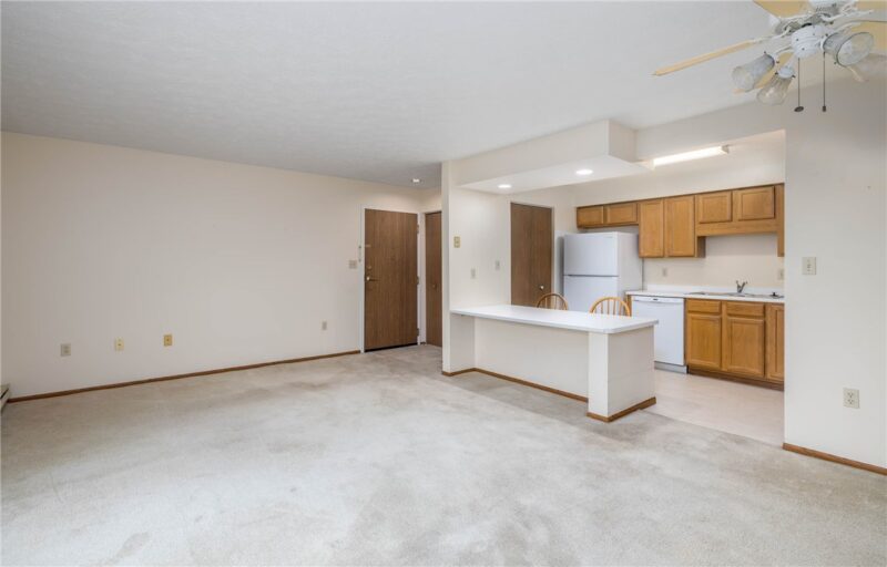 207 Clubhouse Dr — photo 4