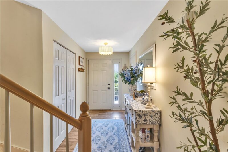 116 Hillvue Dr — photo 2