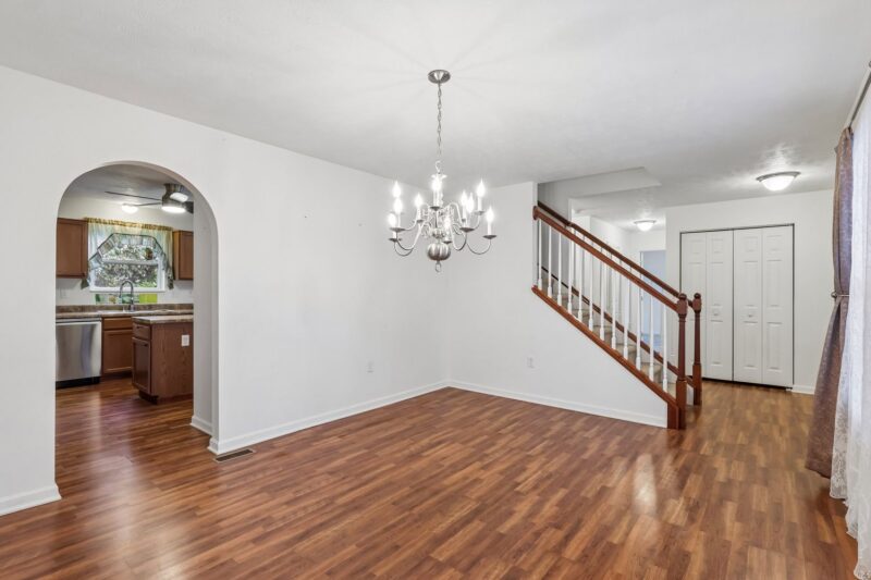 304 Maplewood LANE — photo 4