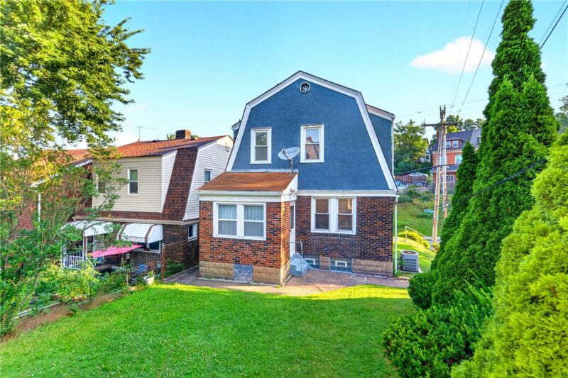 842 Greenfield Ave — photo 2