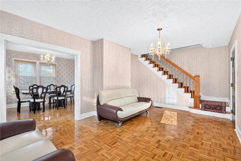 842 Greenfield Ave — photo 3