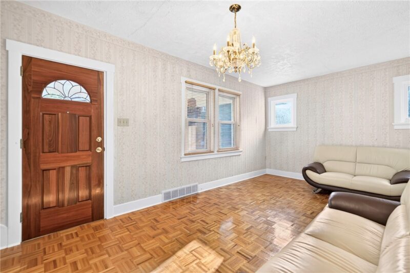 842 Greenfield Ave — photo 5