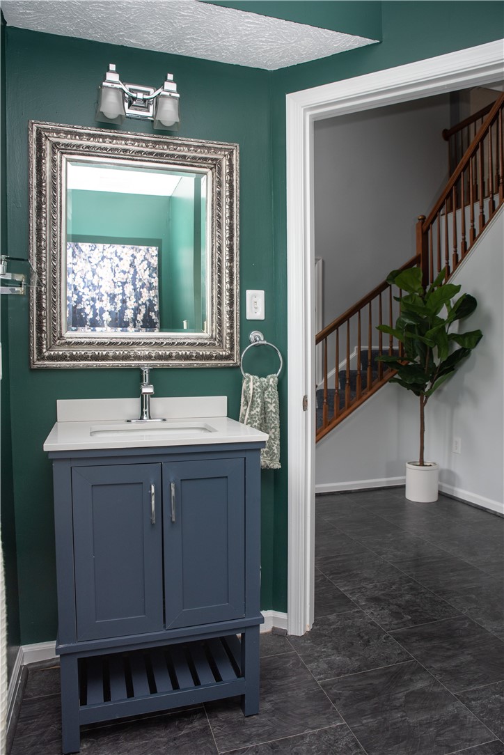175 Valley View Dr — photo 4