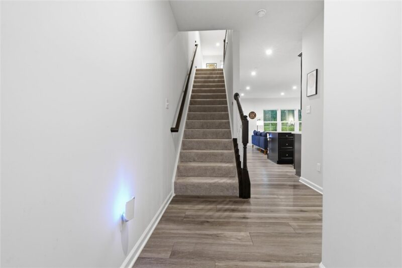 1005 Wellington Ct. — photo 4