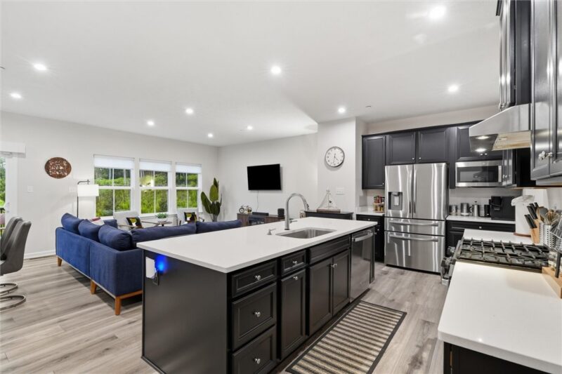 1005 Wellington Ct. — photo 6