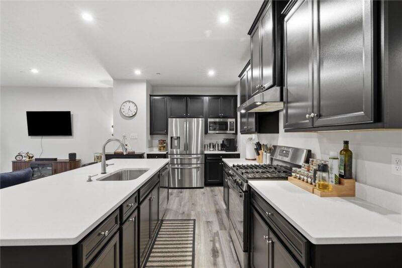 1005 Wellington Ct. — photo 7