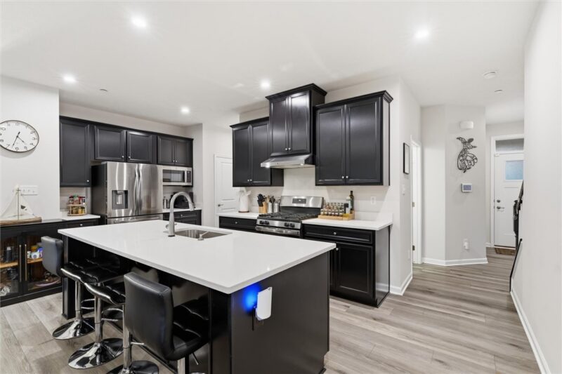 1005 Wellington Ct. — photo 8