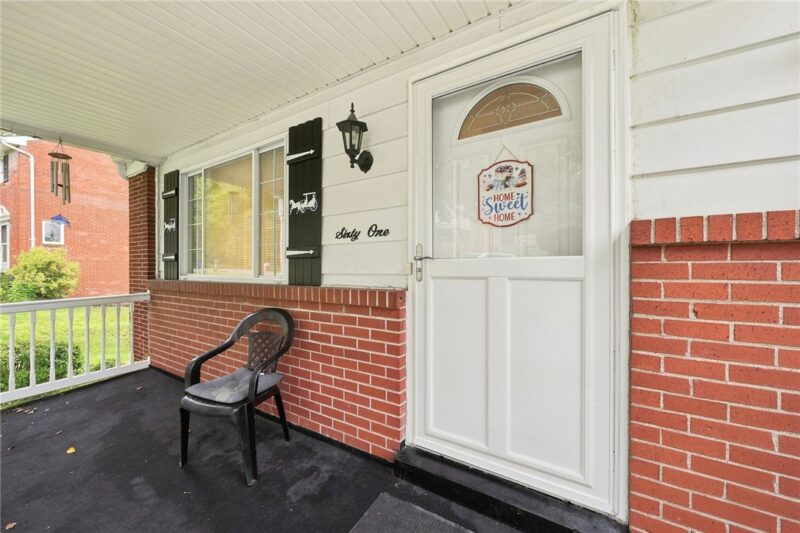 61 Maplewood Ct — photo 2