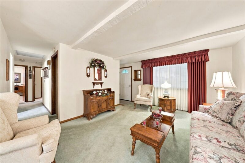 61 Maplewood Ct — photo 4