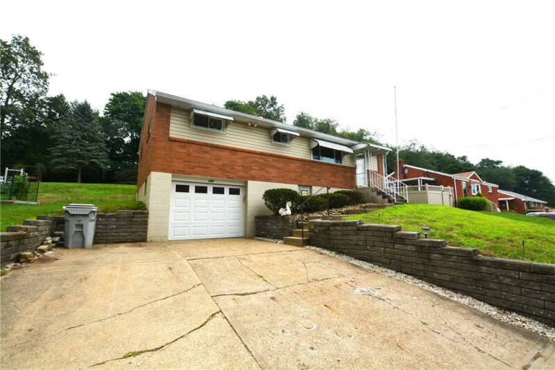 144 Elmwood Dr — photo 3