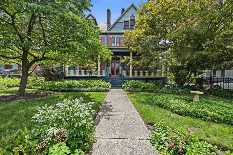 402 Peebles Street — photo 2