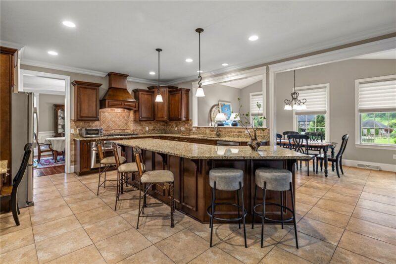 124 Majestic Dr — photo 4