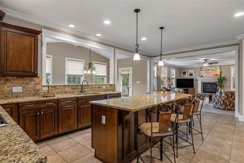 124 Majestic Dr — photo 5