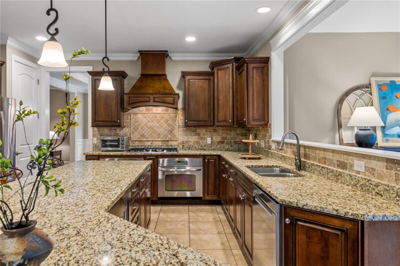 124 Majestic Dr — photo 6
