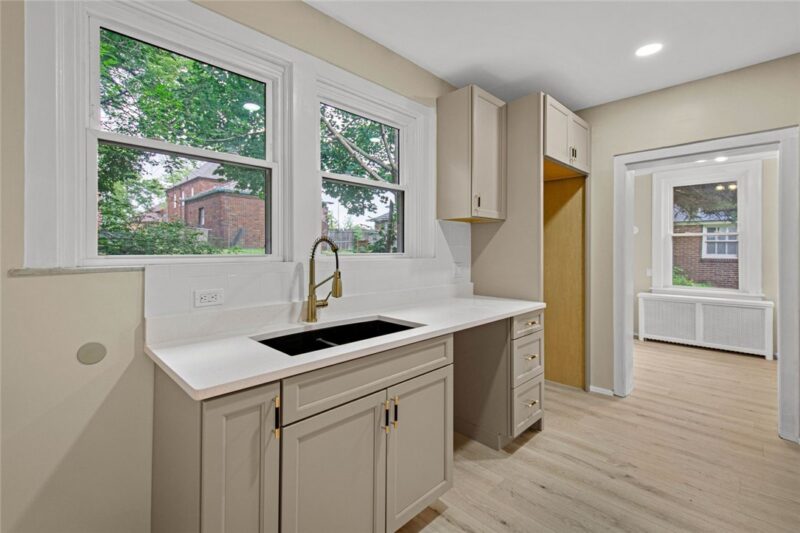 1513 Manor Avenue — photo 8