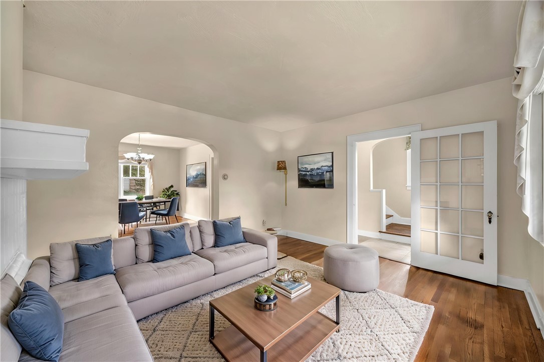 616 Rossmore Ave — photo 1