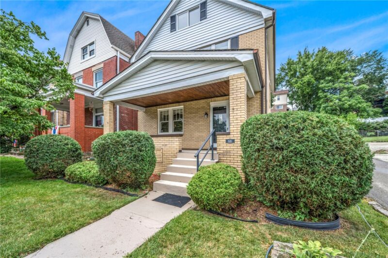 616 Rossmore Ave — photo 2