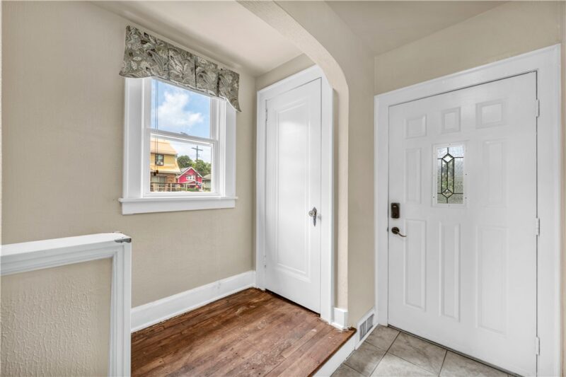 616 Rossmore Ave — photo 4