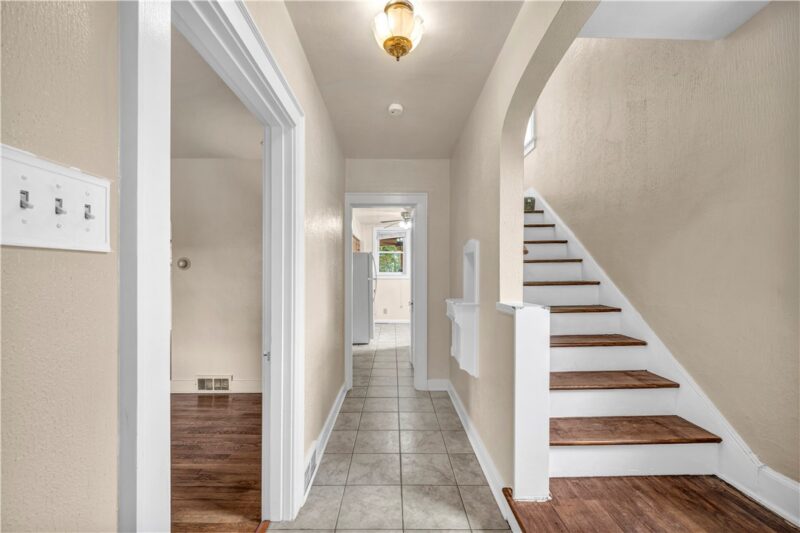 616 Rossmore Ave — photo 5