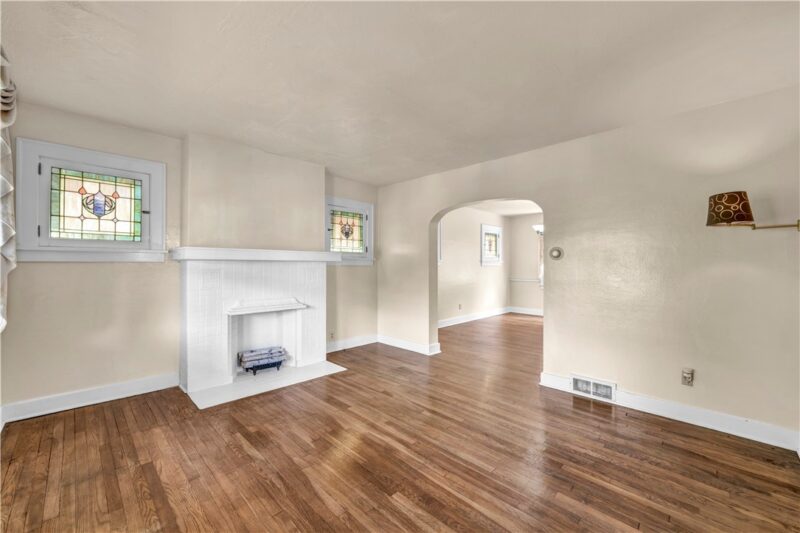 616 Rossmore Ave — photo 6
