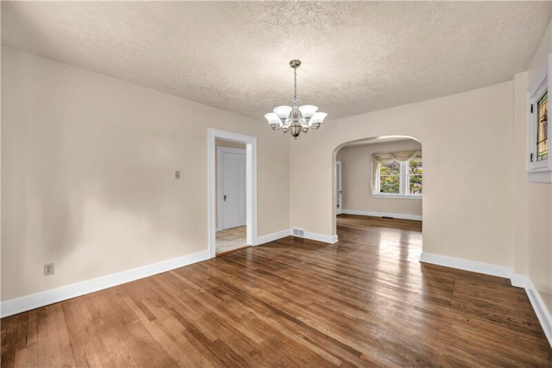 616 Rossmore Ave — photo 8
