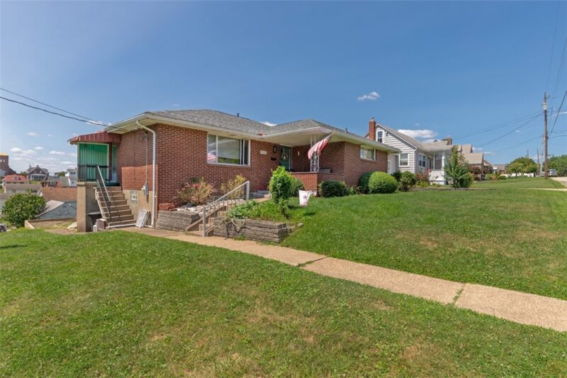 1522 Oak St — photo 2