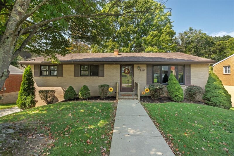 538 Newport Dr — photo 2
