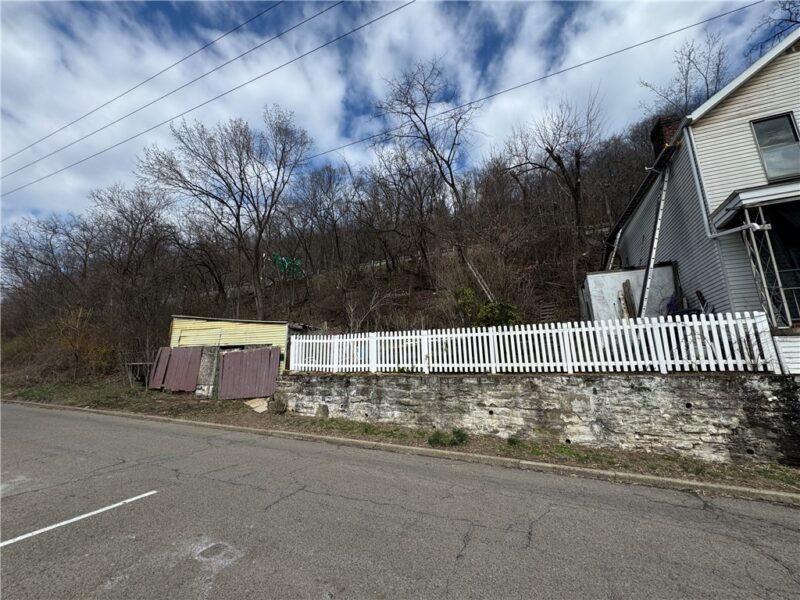 1881 Noble St — photo 2