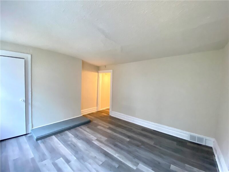 910 Smithton Ave — photo 5