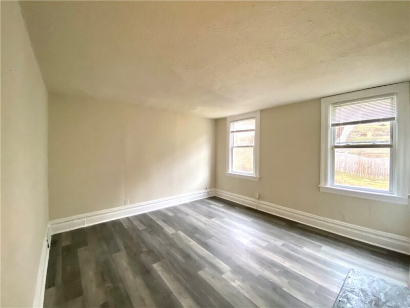 910 Smithton Ave — photo 6