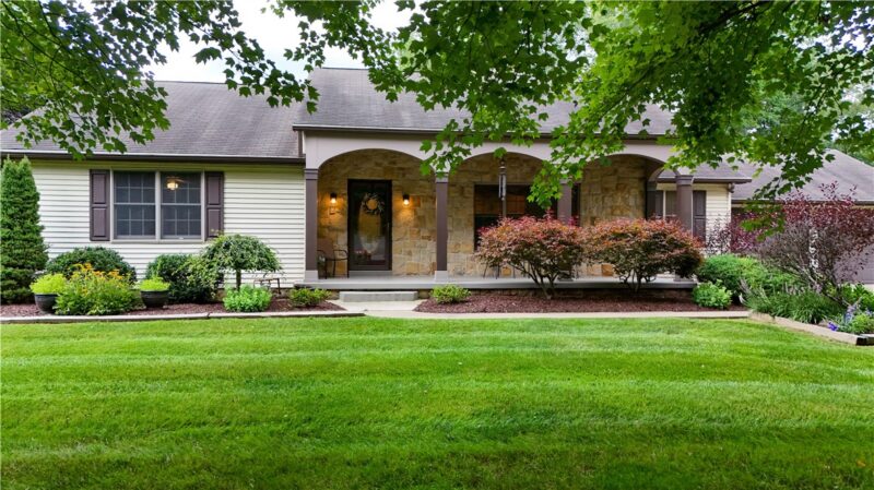 40 Forest Glen Dr — photo 2